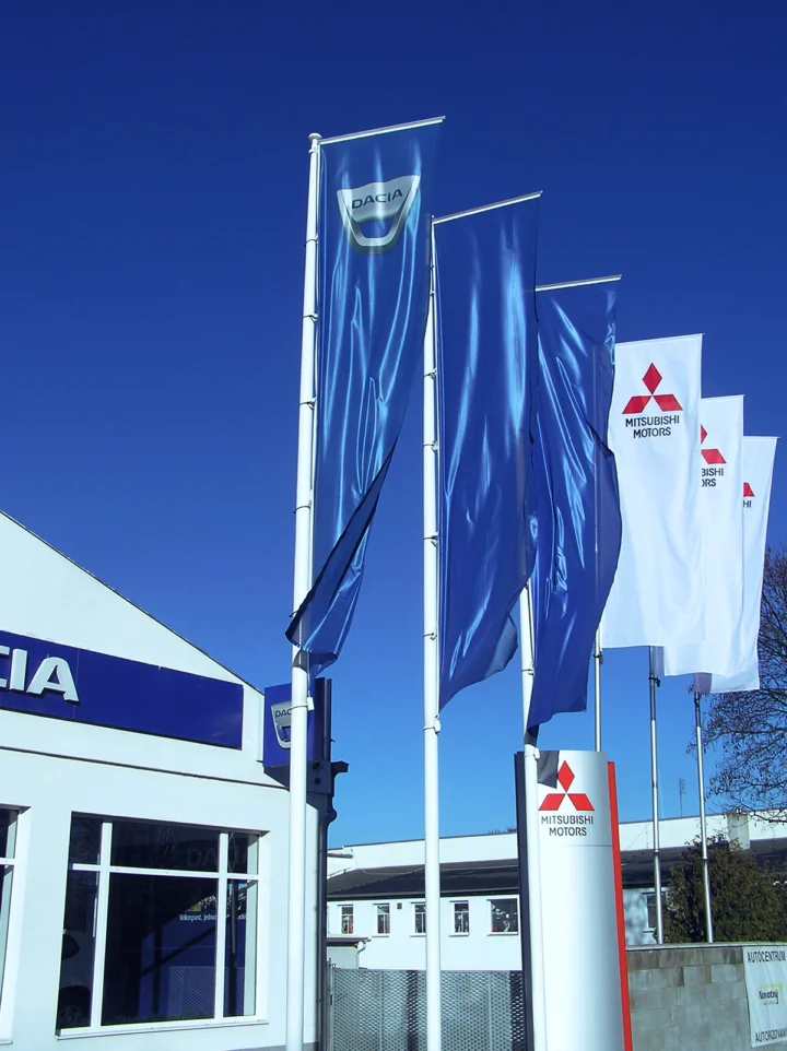 flagi reklamowe dealer dacia i mitsubishi motors – czechy